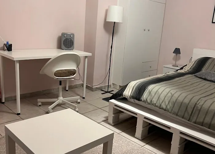 Cozy Apartment In Neos Kosmos